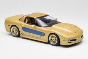 Chevrolet Corvette C5 Guldstrand Signature Edition Gold Maisto 1:18 31657 Diecast - image 6 of 8