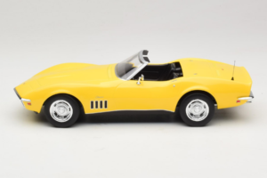 Chevrolet Corvette C3 Convertible Daytona Yellow Norev 1:18 189039 Diecast - image 3 of 6