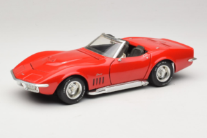 Chevrolet Corvette C3 Convertible Red Revell 1:18 8833-P1 Diecast