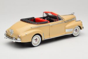 Chevrolet Deluxe Convertible Beige Eagle Collectibles 1:18 3022518 Diecast - image 3 of 8