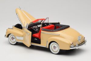 Chevrolet Deluxe Convertible Beige Eagle Collectibles 1:18 3022518 Diecast - image 5 of 8