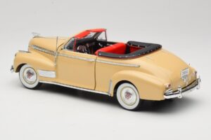 Chevrolet Deluxe Convertible Beige Eagle Collectibles 1:18 3022518 Diecast - image 7 of 8