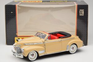 Chevrolet Deluxe Convertible Beige Eagle Collectibles 1:18 3022518 Diecast - image 8 of 8