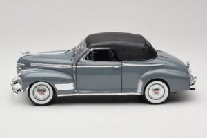 Chevrolet Deluxe Convertible With Soft Top Grey Eagles Race 1:18 7497276 Diecast - image 4 of 8