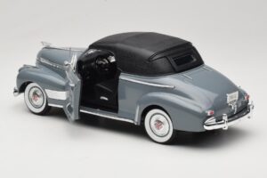 Chevrolet Deluxe Convertible With Soft Top Grey Eagles Race 1:18 7497276 Diecast - image 5 of 8