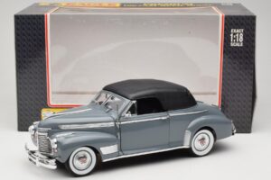 Chevrolet Deluxe Convertible With Soft Top Grey Eagles Race 1:18 7497276 Diecast - image 8 of 8