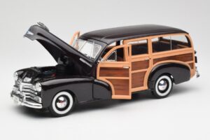 Chevrolet Fleetmaster Woody Brown Maisto 1:18 36854 Diecast - image 2 of 8