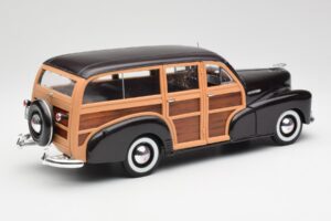 Chevrolet Fleetmaster Woody Brown Maisto 1:18 36854 Diecast - image 3 of 8