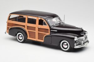 Chevrolet Fleetmaster Woody Brown Maisto 1:18 36854 Diecast - image 6 of 8