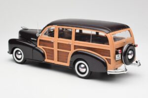 Chevrolet Fleetmaster Woody Brown Maisto 1:18 36854 Diecast - image 7 of 8