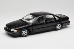 Chevrolet Impala SS Black UT Models 1:18 21031 Diecast