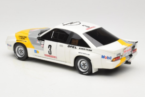 Opel Manta 400 Group B Rally Tour de Corse 1984 With Chevrolet G30 Service Van Otto 1:18 OT491 Resin - image 12 of 13