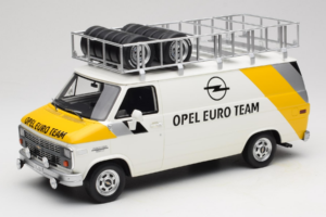 Opel Manta 400 Group B Rally Tour de Corse 1984 With Chevrolet G30 Service Van Otto 1:18 OT491 Resin - image 4 of 13