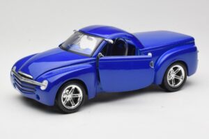 Chevrolet SSR Concept Blue Maisto 1:18 531612 Diecast - image 2 of 8