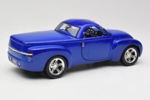 Chevrolet SSR Concept Blue Maisto 1:18 531612 Diecast - image 3 of 8