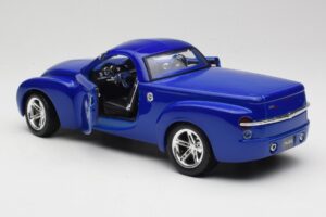 Chevrolet SSR Concept Blue Maisto 1:18 531612 Diecast - image 5 of 8