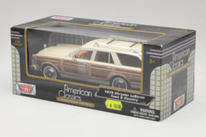Chrysler LeBaron Town & Country Beige Motormax 1:24 MM7331BG Diecast - image 3 of 3