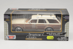 Chrysler LeBaron Town & Country Beige Motormax 1:24 MM7331BG Diecast