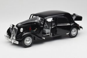 Citroen 15CV 6 Cyl Black Maisto 1:18 31821 Diecast - image 2 of 8