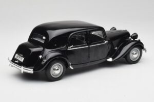 Citroen 15CV 6 Cyl Black Maisto 1:18 31821 Diecast - image 3 of 8