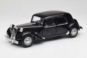 Citroen 15CV 6 Cyl Black Maisto 1:18 31821 Diecast