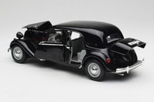 Citroen 15CV 6 Cyl Black Maisto 1:18 31821 Diecast - image 5 of 8