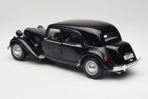 Citroen 15CV 6 Cyl Black Maisto 1:18 31821 Diecast - image 7 of 8