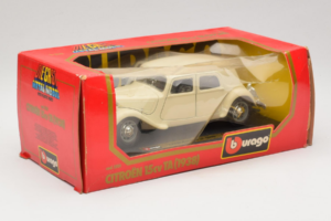 Citroen 15CV Traction Avant Beige Bburago 1:24 1501-B1 Diecast - image 2 of 3