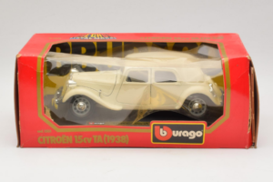 Citroen 15CV Traction Avant Beige Bburago 1:24 1501-B1 Diecast