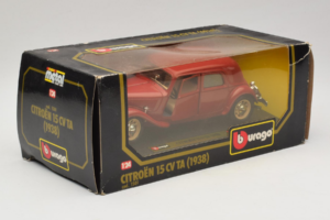 Citroen 15CV TA Red Bburago 1:24 1501 Diecast - image 2 of 3