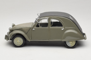 Citroen 2CV Green Maisto 1:18 50289 Diecast - image 4 of 8