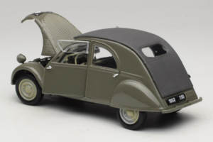 Citroen 2CV Green Maisto 1:18 50289 Diecast - image 5 of 8
