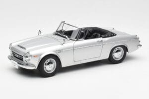 Datsun Fairlady 2000 SR311 Roadster Silver AUTOart 1:18 77432 Diecast