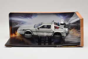 DeLorean DMC-12 Time Machine Back to the Future II Jada 1:24 253255021 Diecast