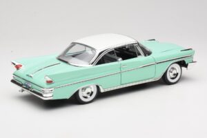 DeSoto Adventurer Green Road Signature 1:18 92738-R1 Diecast - image 3 of 8