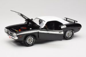Dodge Challenger R/T Black & White ERTL 1:18 36549 Diecast - image 2 of 8