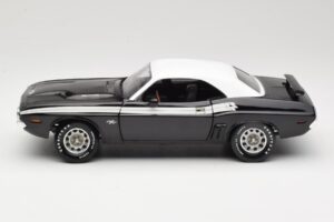 Dodge Challenger R/T Black & White ERTL 1:18 36549 Diecast - image 4 of 8