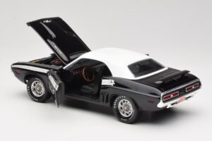 Dodge Challenger R/T Black & White ERTL 1:18 36549 Diecast - image 5 of 8