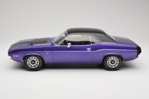 Dodge Challenger R/T Plum Crazy Otto 1:12 G083 Resin - image 3 of 6