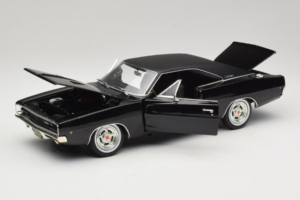 Dodge Charger R/T Steve McQueen Bullitt Movie Greenlight 1:18 12839 Diecast - image 2 of 8