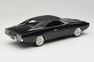 Dodge Charger R/T Steve McQueen Bullitt Movie Greenlight 1:18 12839 Diecast - image 3 of 8