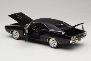 Dodge Charger R/T Steve McQueen Bullitt Movie Greenlight 1:18 12839 Diecast - image 5 of 8