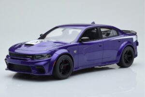 Dodge Charger Super Bee Purple GT Spirit 1:18 GT895 Resin