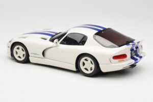 Dodge Viper GTS Stone White GT Spirit 1:18 GT940 Resin - image 5 of 6