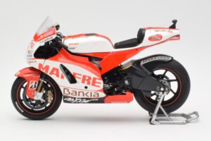 Ducati Desmosedici GP11 #8 H. Barbera Ducati MotoGP Team MotoGP 2011 Minichamps 1:12 123110008 Diecast