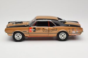 Oldsmobile 442 Hurst Hairy Olds Twin-Engine 4WD 1966 Highway 61 1:18 50089 Diecast - image 4 of 8
