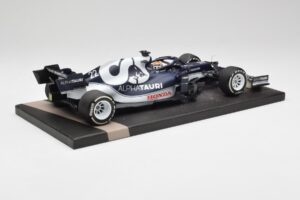 AlphaTauri AT02 #22 Y. Tsunoda Bahrain GP 2021 Minichamps 1:18 117210122 Diecast - image 3 of 6