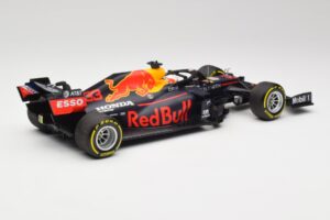Aston Martin Red Bull Racing RB16 #33 M. Verstappen Abu Dhabi GP Winner 2020 Minichamps 1:18 110201733 Diecast - image 2 of 7