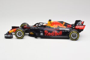 Aston Martin Red Bull Racing RB16 #33 M. Verstappen Abu Dhabi GP Winner 2020 Minichamps 1:18 110201733 Diecast - image 3 of 7