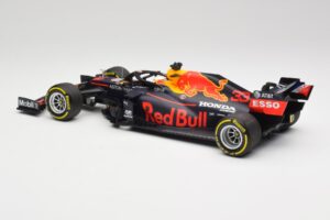 Aston Martin Red Bull Racing RB16 #33 M. Verstappen Abu Dhabi GP Winner 2020 Minichamps 1:18 110201733 Diecast - image 5 of 7